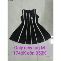 Đầm đen sọc trắng