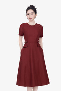 Đầm đỏ dáng xoè phối nắp túi