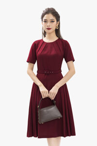 Đầm đỏ dáng xòe phối thắt lưng