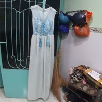 Đầm hoa lá màu xanh