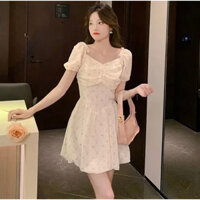 Đầm hoa tay phồng hở xương quai xanh
