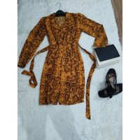 đầm hoạ tiết xác rắn thắt dây eo