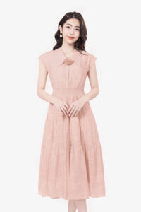 Đầm hồng xòe dài cổ sơ mi đính hoa