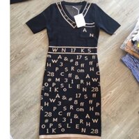 Đầm len body phối chữ