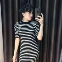 Đầm len ôm kẻ ngang