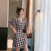 Đầm Nữ Dễ Thương Caro Cổ V Tay Nhúm Chất Liệu Kate Thời Trang Chill Girl D1009