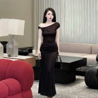 Đầm ôm body nữ form dài chất tăm lạnh vai lệch nhúng eo 3 màu đỏ đen nâu mặc Noel lễ Tết