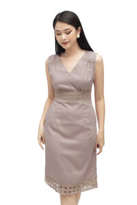 Đầm sát nách cổ V phối ren