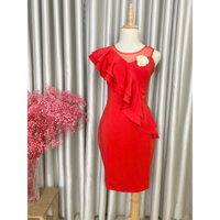 Đầm thiết kế ôm body màu đỏ, có bèo, kèm hoa đính