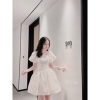 ĐẦM TRẮNG GẤM HOA NỔI CỔ VUÔNG DÂY YẾM 🤍