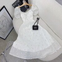 ĐẦM TRẮNG HOA NHÍ NÚT BỌC TAY VOAN
