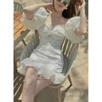 Đầm trắng rớt tay phồng khoét ngực chân bèo