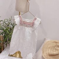Đầm trắng thêu hoa văn cho bé gái