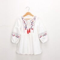 Đầm trắng thêu hoa