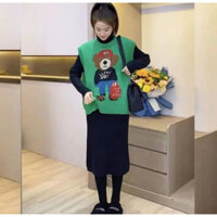 ĐẦM VÁY BẦU NOEL THU ĐÔNG DÀI TAY GỒM VÁY LEN CỔ 3 PHÂN DÁNG SUÔNG VÀ ÁO GILE NỈ IN HÌNH GẤU