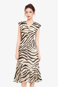 Đầm voan đuôi cá cổ V họa tiết vằn