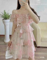ĐẦM VOAN HOA TRỄ VAI XẾP TẦNG MÀU Y HÌNH - Hoa màu hồng