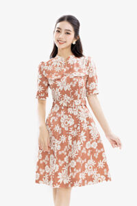 Đầm xòe họa tiết hoa kèm belt