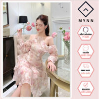 Đầm xòe nữ được làm từ voan, với thiết kế cổ yếm, tay dài rớt vai phong cách nhẹ nhàng nữ tính