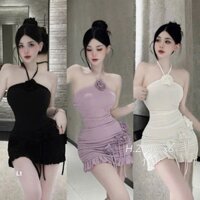 Đầm yếm đính hoa giữa , ôm body dáng ngắn , đính 3 bông hoa bên eo cực xinh