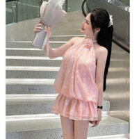 Đầm yếm hồng hoạ tiết hoa dáng bum hoa cuộn ngực .