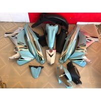 Dàn áo sirius màu xanh ngọc phối bạc, ốp hello/ dè Fi. Dán sẵn tem. Hàng 1/1.