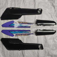 dàn áo xe win100,Ốp sườn xe honda win100 màu den đời 96 tem mưa