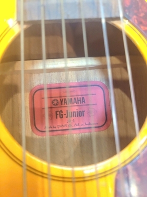 Đàn Guitar Acoustic Yamaha JR1