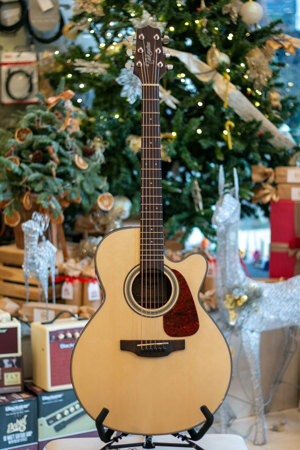 Đàn Guitar Takamine GN15CE