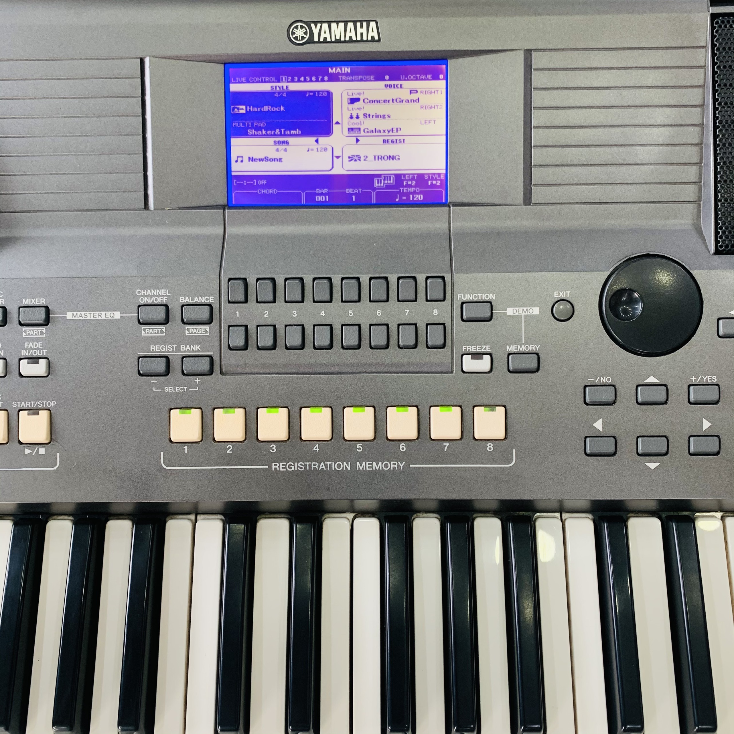 Đàn organ Yamaha PSR-S670