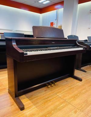 Đàn piano điện Roland HP-557 R