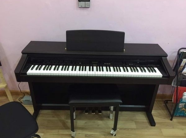 Đàn Piano Roland KR-4500