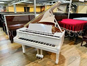 Đàn piano Yamaha C5