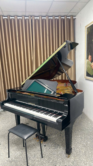 Đàn Piano Yamaha C7B
