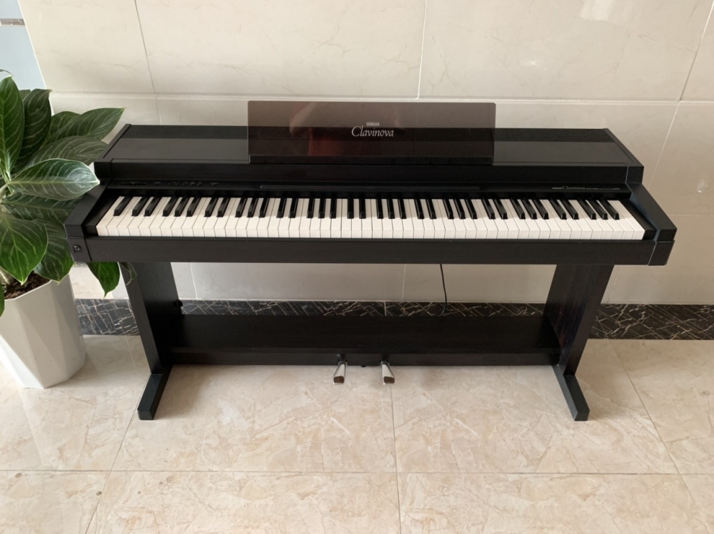 Đàn Piano Yamaha CLP-300