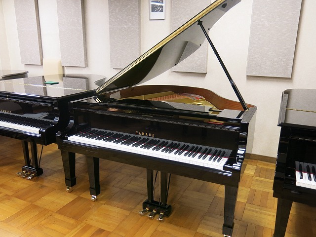 Đàn piano Yamaha G1B
