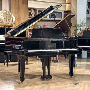 Đàn Piano Yamaha G1E