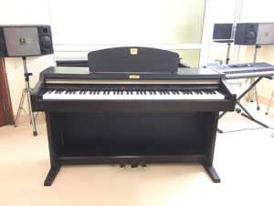 Đàn Piano Yamaha J5000