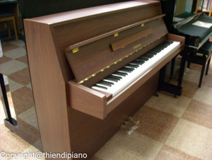 Đàn Piano Yamaha MC101