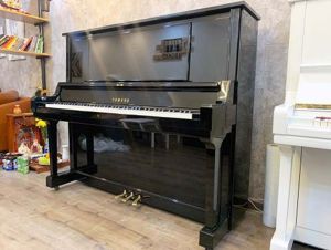 Đàn Piano Yamaha UX50BL