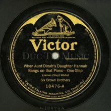 Đàn piano Victor V107B
