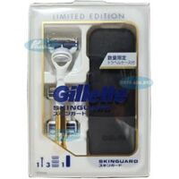 Dao cạo râu Gillette SkinGuard Limited Edition (1 tay cầm bản giới hạn và 3 đầu cạo cho da nhạy cảm)