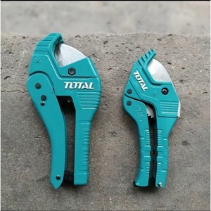 Dao cắt ống nhựa Total THT53422 42mm