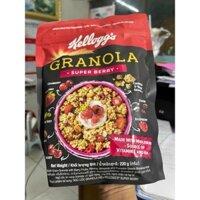 [Date 5/2025]Ngũ cốc ăn sáng Granola Kellogg's với quả mọng, nho khô, hạnh nhân và hạt bí 220g