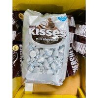 (DATE 7/2023) Kẹo Chocolate Hershey’s Kisses Milk Chocolate Gói 1,58 Kg Của Mỹ