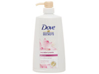Dầu gội Dove chiết xuất hoa sen nhật và nước gạo cho tóc óng mềm tự nhiên 640g