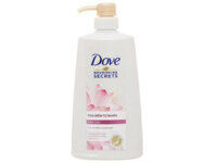 Dầu gội Dove chiết xuất hoa sen nhật và nước gạo cho tóc óng mềm tự nhiên 621ml