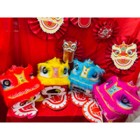 Đầu lân sư tử trung thu có đèn, cỡ trung 25cm x 25cm x 25cm (màu đỏ và vàng)