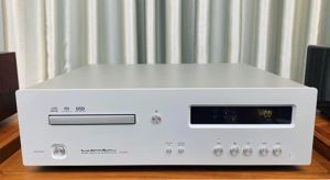 Đầu SACD/CD Luxman D-05U