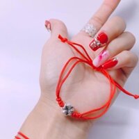 Dây chỉ đỏ may mắn